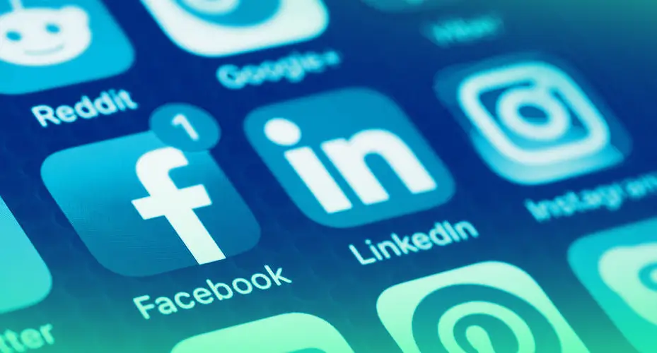التجارة عبر وسائل التواصل الاجتماعي (Social Commerce)